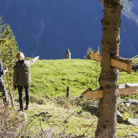 Rifugio Alpe San Romerio ファームステイ Brusio