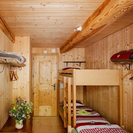Rifugio Alpe San Romerio ファームステイ Brusio