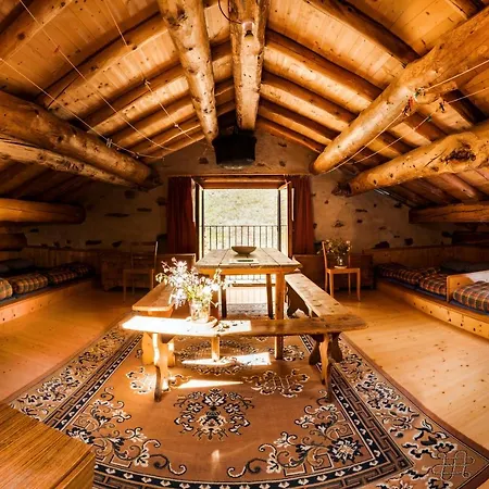 Rifugio Alpe San Romerio Lantgård *